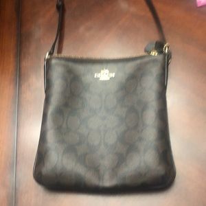 Brand new coach purse w/ no tags. Never been used